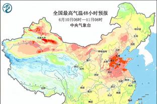 阿诺德与富勒姆比赛热区图：覆盖面积大，频繁内收到中场